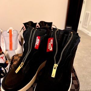 Nike Air Jordans 1 Deconstructed w/Zipper. Black size US 5.5